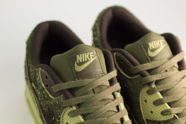 Nike Air Max 90 Premium Skunk – Groen – Heren/Dames/Uniseks Sneakers – Suede - HV6663-300 – bovenkant