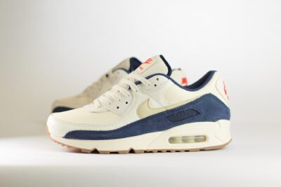 Nike Air Max 90 Rare Air Pale Ivory Thunder Blue – Wit/Blauw – Heren/Dames/Uniseks Sneakers – Leer - IH4379-110 – Zijkant