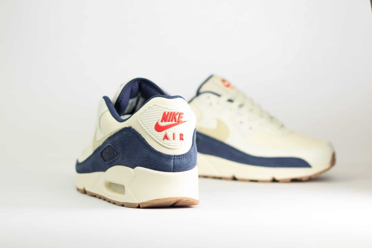 Nike Air Max 90 Rare Air Pale Ivory Thunder Blue – Wit/Blauw – Heren/Dames/Uniseks Sneakers – Leer - IH4379-110 – achterkant