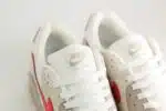 Nike Air Max 90 White College Grey University Red – Wit/Rood – Heren/Dames/Uniseks Sneakers – Mesh/Suede - DM0029-113 – bovenkant