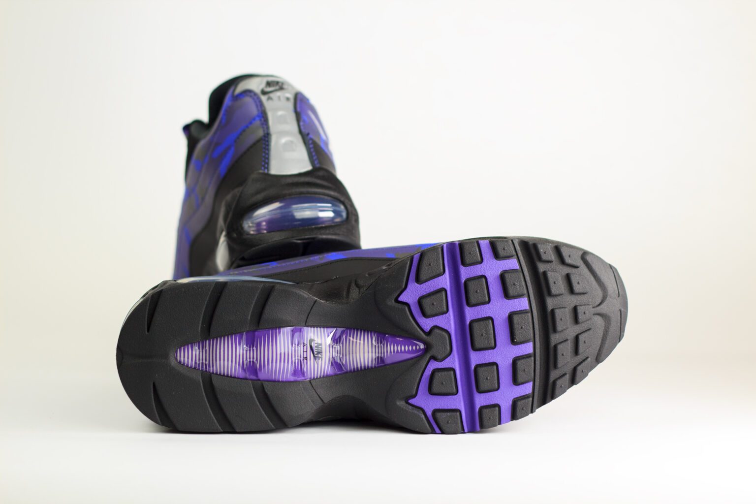 Nike Air Max 95 Court Purple Wild Grape Camo – Zwart/Paars – Heren/Dames/Uniseks Sneakers – Mesh/Leer – HQ1973-500 – onderkant
