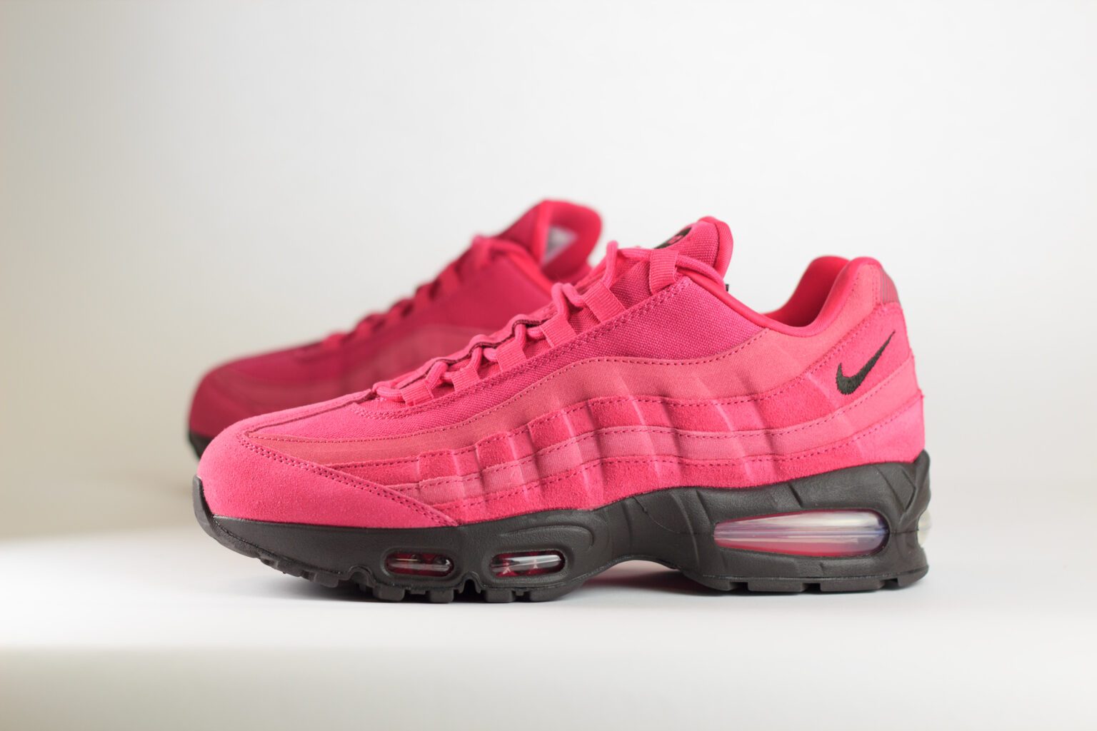 Nike Air Max 95 OG Big Bubble Fireberry – Zwart/Roze – Heren/Dames/Uniseks Sneakers – Suede/Canvas – II7632-600 – Zijkant