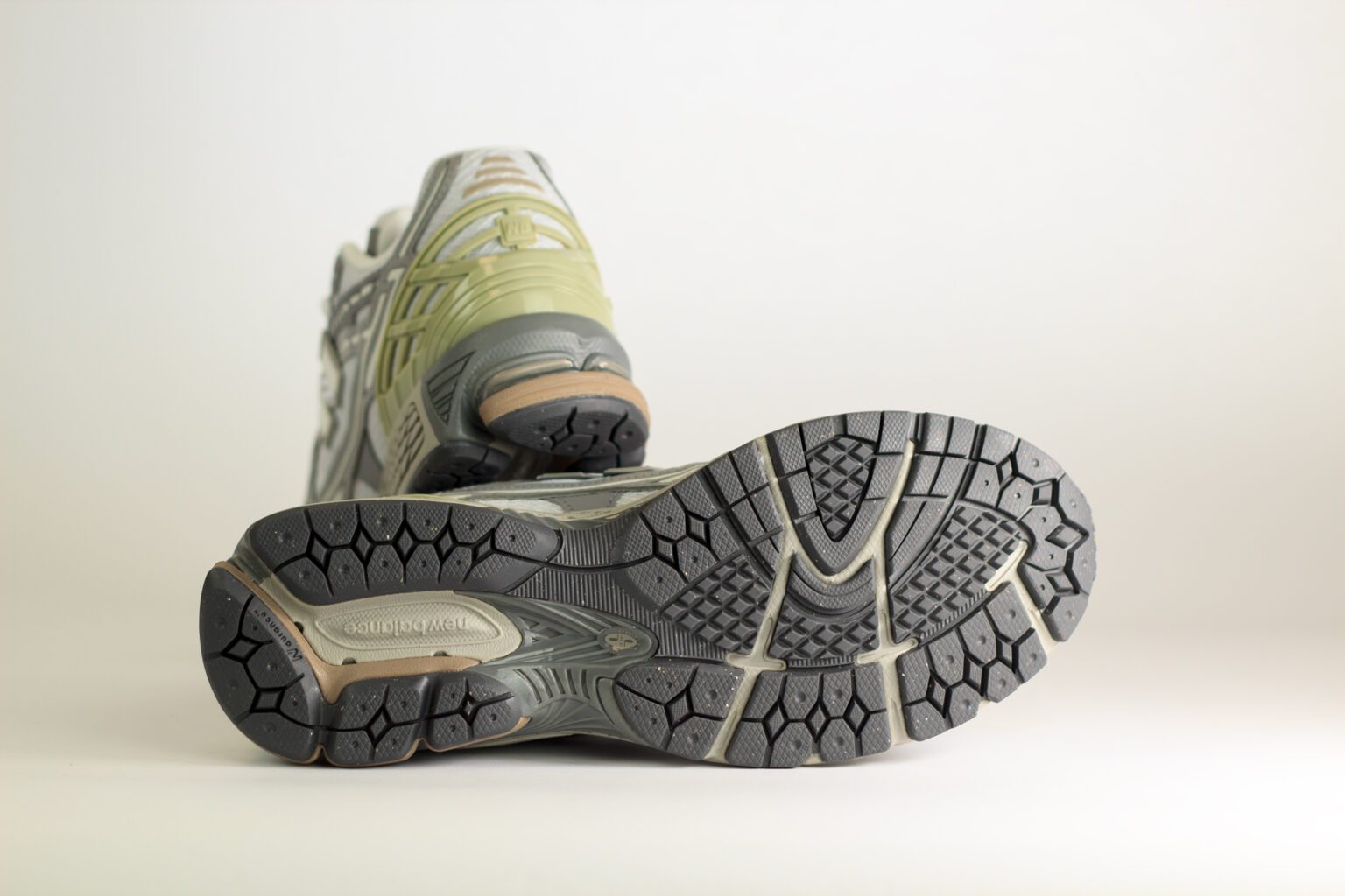 New Balance 1906N Team Away Grey – Grijs/Zilver – Heren/Dames/Uniseks Sneakers – Mesh/Leer - M1906NB - onderkant