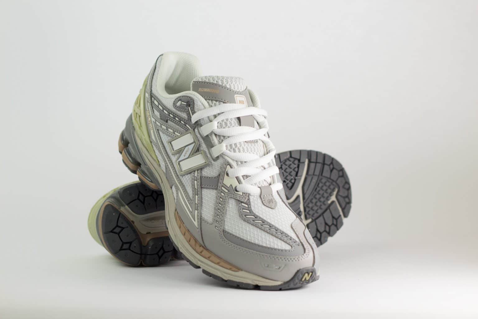 New Balance 1906N Team Away Grey – Grijs/Zilver – Heren/Dames/Uniseks Sneakers – Mesh/Leer - M1906NB - voorkant