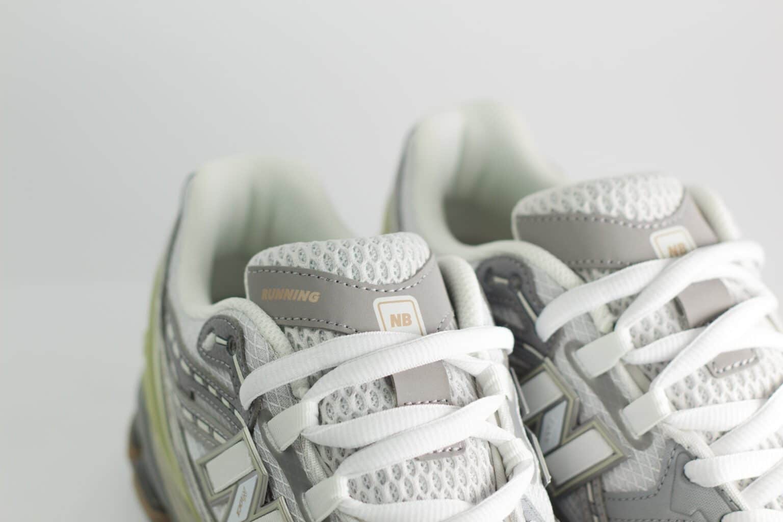 New Balance 1906N Team Away Grey – Grijs/Zilver – Heren/Dames/Uniseks Sneakers – Mesh/Leer - M1906NB – bovenkant