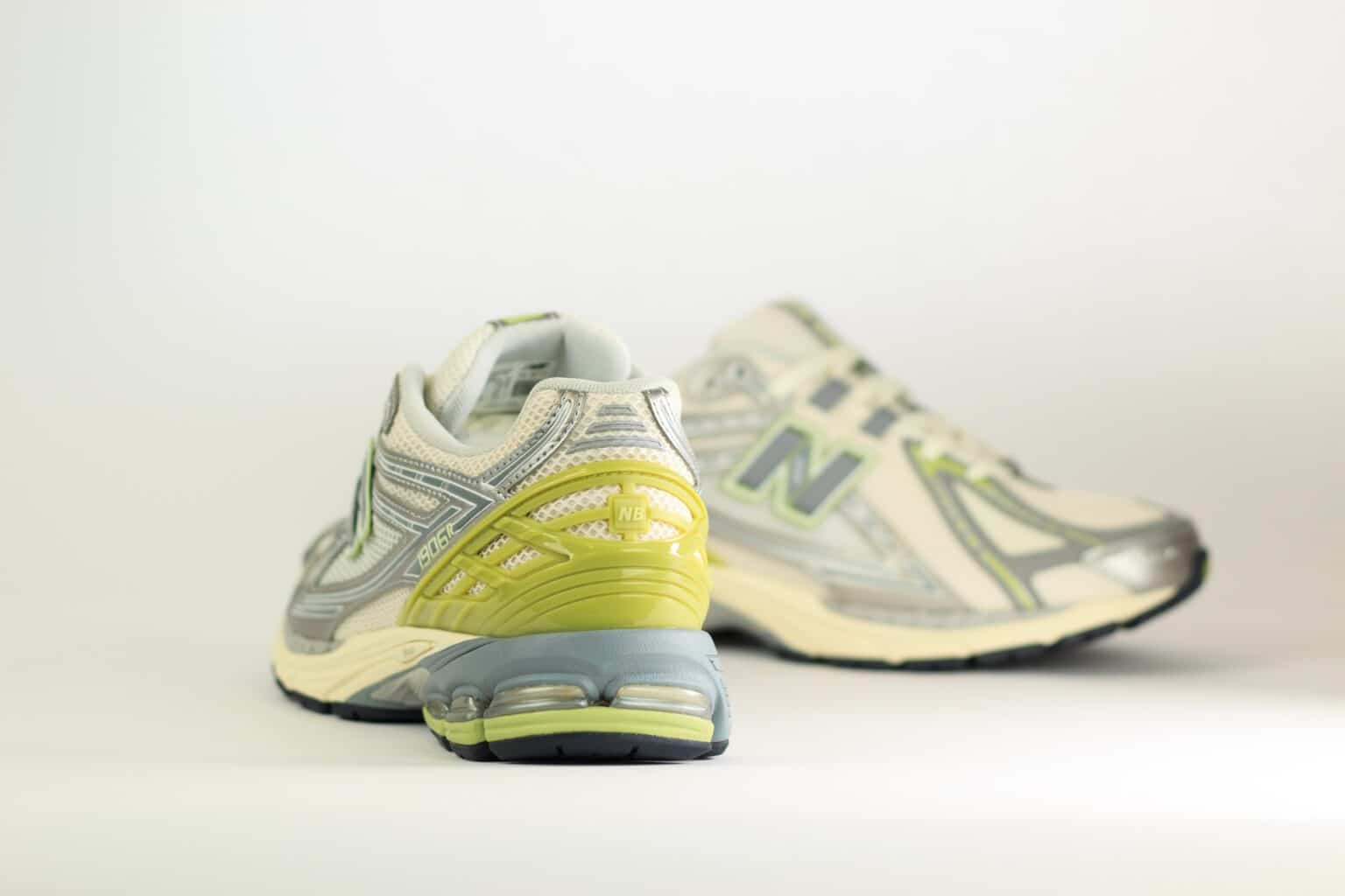 New Balance 1906R Cactus – Grijs/Zilver/Groen – Heren/Dames/Uniseks Sneakers – Mesh/Leer - M1906REM – achterkant