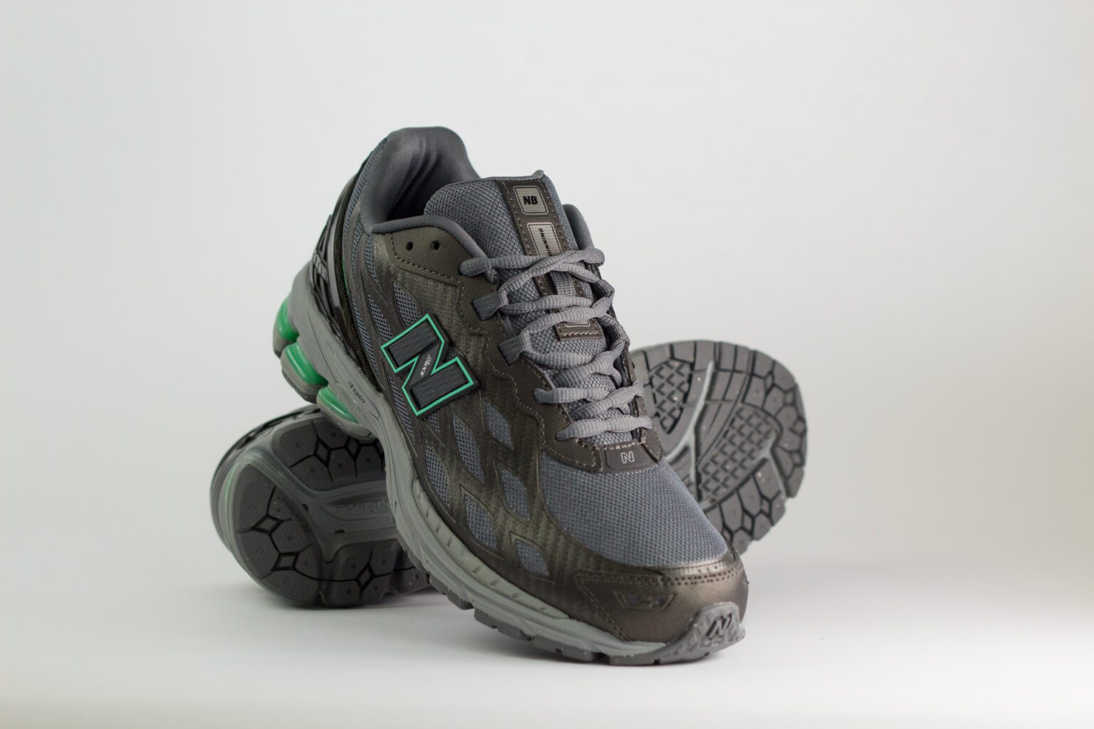 New Balance 1906W Black Metallic Green – Zwart/Grijs/Groen – Heren/Dames/Uniseks Sneakers – Mesh/Leer - U1906WA – voorkant