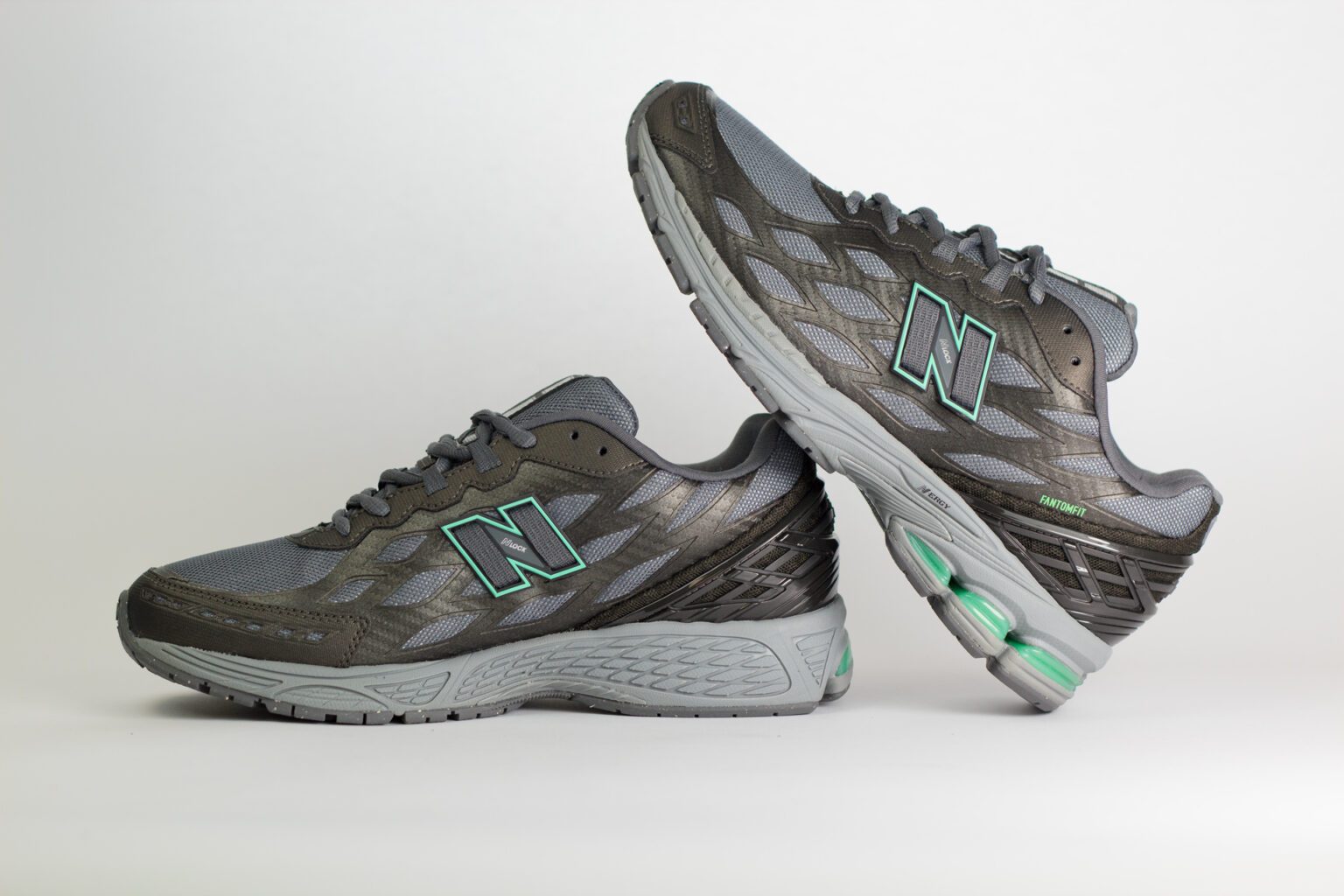 New Balance 1906W Black Metallic Green – Zwart/Grijs/Groen – Heren/Dames/Uniseks Sneakers – Mesh/Leer - U1906WA – zijkant