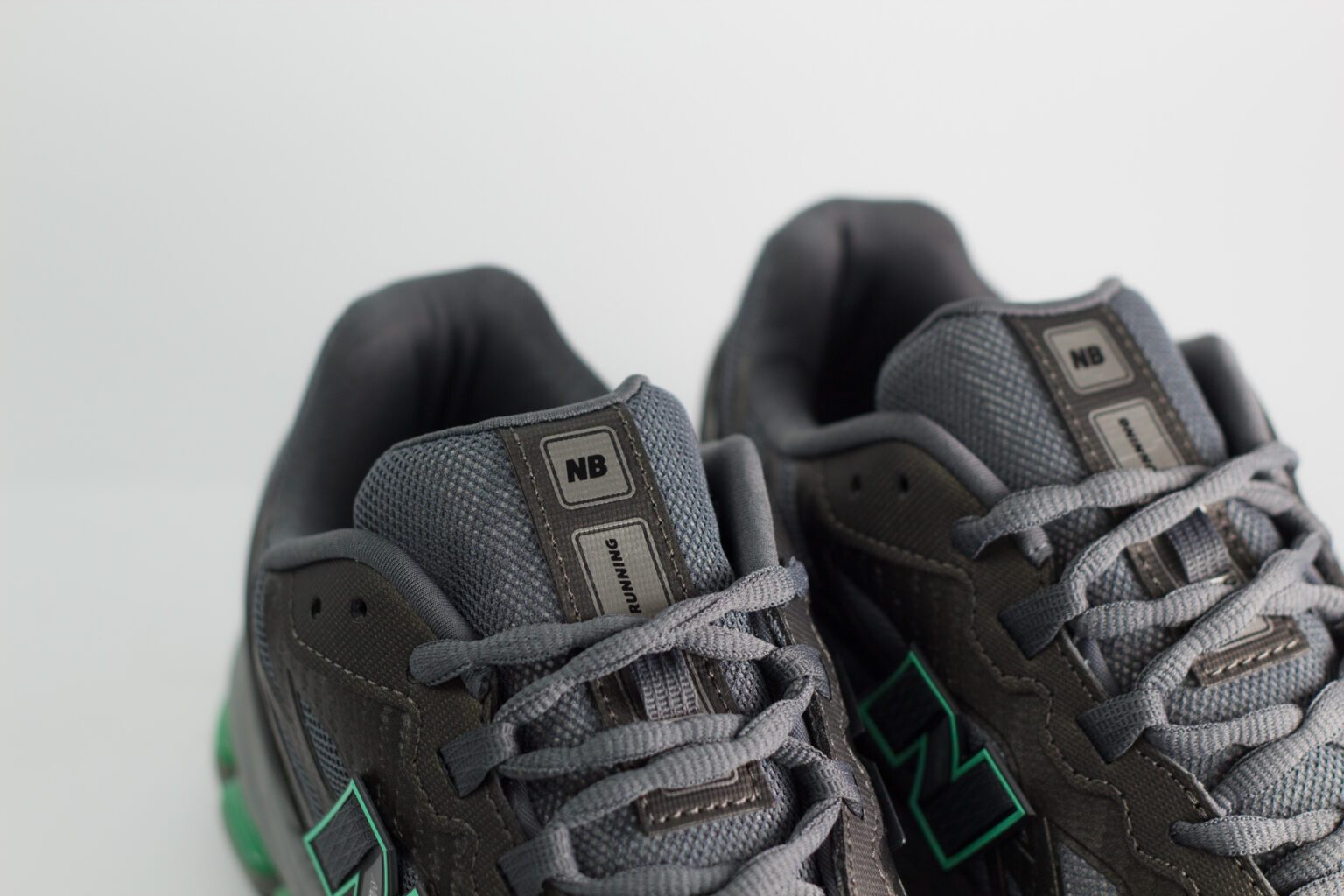New Balance 1906W Black Metallic Green – Zwart/Grijs/Groen – Heren/Dames/Uniseks Sneakers – Mesh/Leer - U1906WA – bovenkant