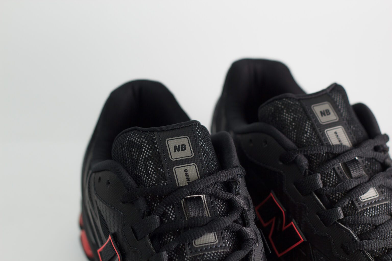 New Balance 1906W Black Red – Zwart/Grijs/Rood – Heren/Dames/Uniseks Sneakers – Mesh/Leer - U1906WD – bovenkant