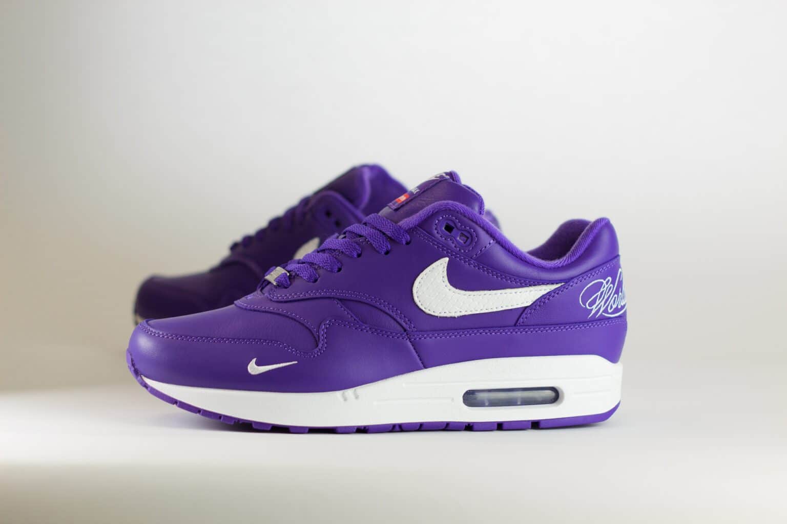 Nike Air Max 1 '87 SP Supreme Varsity Purple – Paars/Wit – Heren/Dames/Uniseks Sneakers – Leer – HF8813-500 – Zijkant