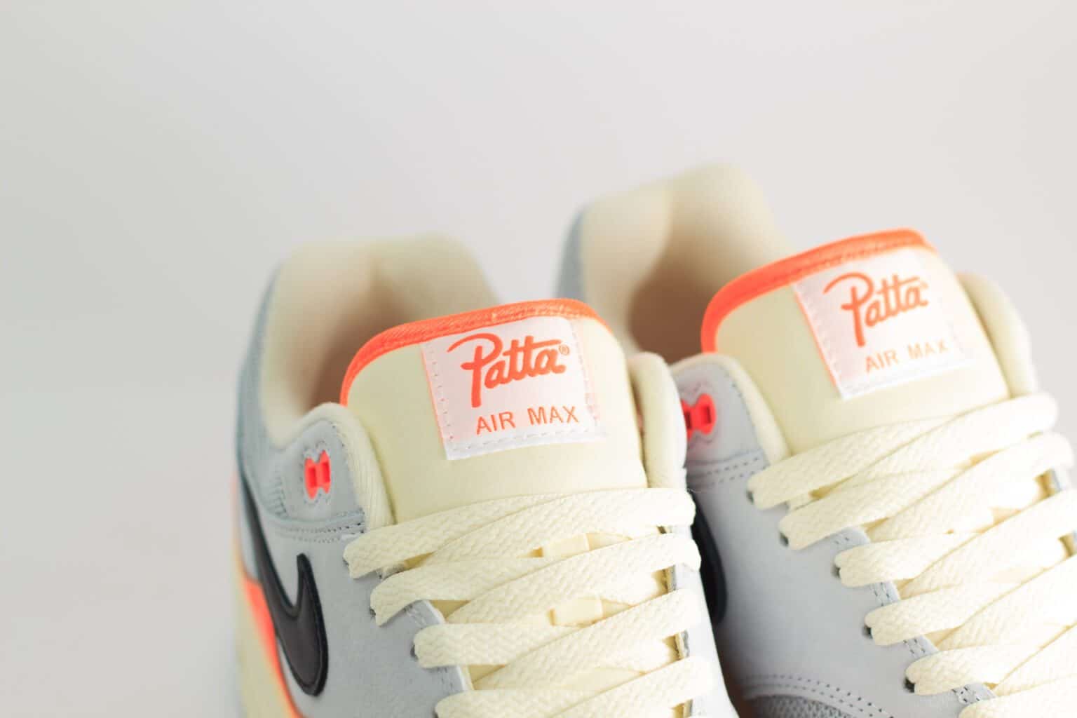 Nike Air Max 1 Patta Waves Hyper Crimson Pure Platinum – Oranje/Beige/Grijs – Heren/Dames/Uniseks Sneakers – Leer/Mesh – II7055-800 – bovenkant