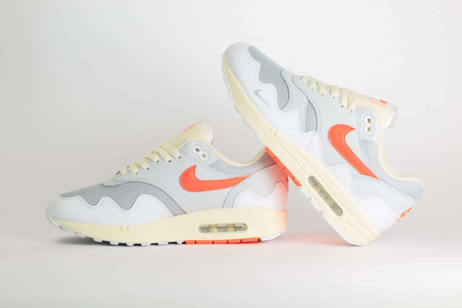 Nike Air Max 1 Patta Waves White Hyper Crimson – Wit/Beige/Grijs – Heren/Dames/Uniseks Sneakers – Leer/Mesh – II7055-100 – binnenkant