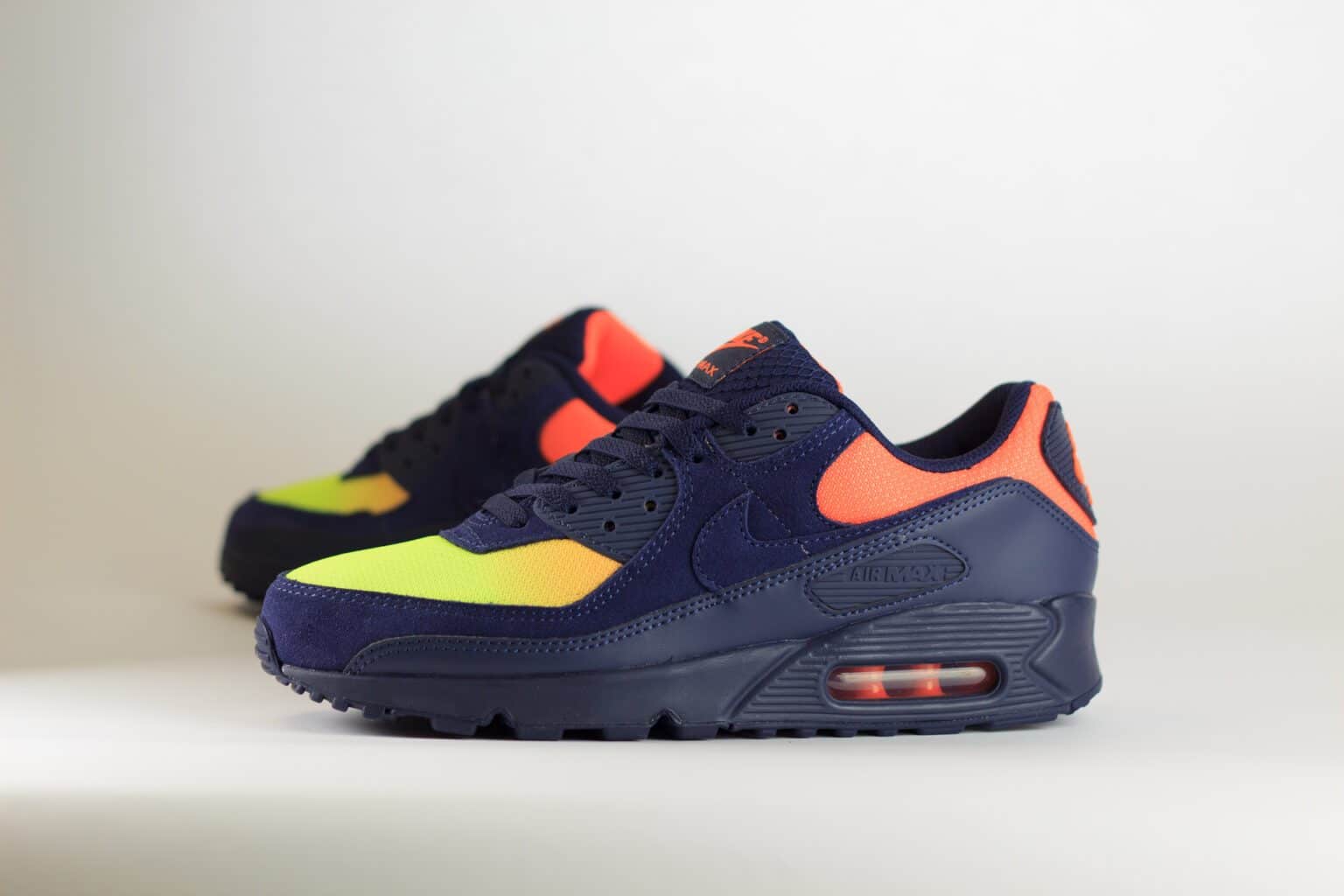 Nike Air Max 90 Blackened Blue Gradient – Blauw/Geel/Oranje – Heren/Dames/Uniseks Sneakers – Leer/Suede/Mesh - DM0029-700 – Zijkant