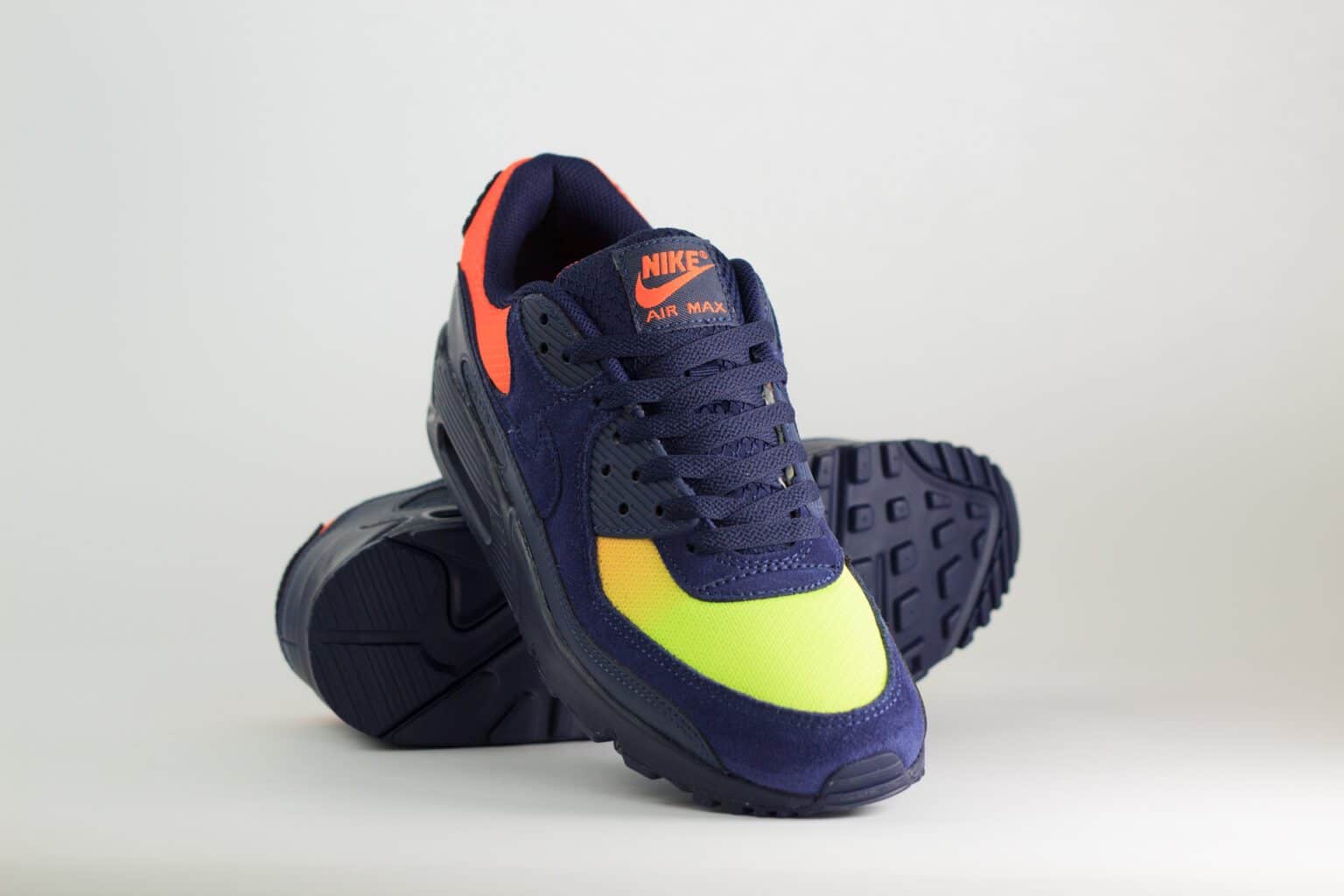 Nike Air Max 90 Blackened Blue Gradient – Blauw/Geel/Oranje – Heren/Dames/Uniseks Sneakers – Leer/Suede/Mesh - DM0029-700 – voorkant