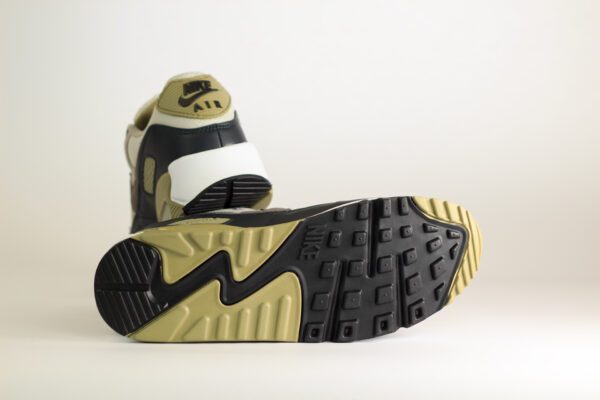 Nike Air Max 90 Light Bone Neutral Olive – Groen/Grijs – Heren/Dames/Uniseks Sneakers – Leer/Suede/Mesh - DM0029-011 – onderkant