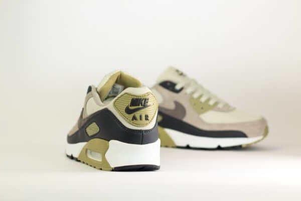 Nike Air Max 90 Light Bone Neutral Olive – Groen/Grijs – Heren/Dames/Uniseks Sneakers – Leer/Suede/Mesh - DM0029-011 – achterkant