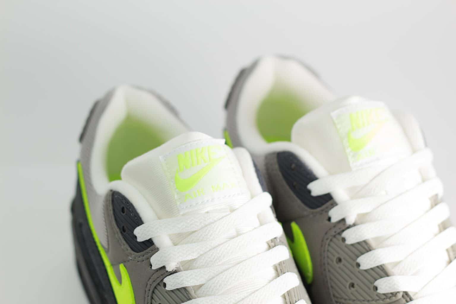 Nike Air Max 90 Neon – Geel/Zwart/Grijs – Heren/Dames/Uniseks Sneakers – Leer/Vilt/Mesh - IQ0289-010 – bovenkant