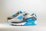 Nike Air Max 90 Platinum Tint Blue Lightning – Wit/Blauw – Heren/Dames/Uniseks Sneakers – Leer/Suede/Mesh - DM0029-019 – Zijkant