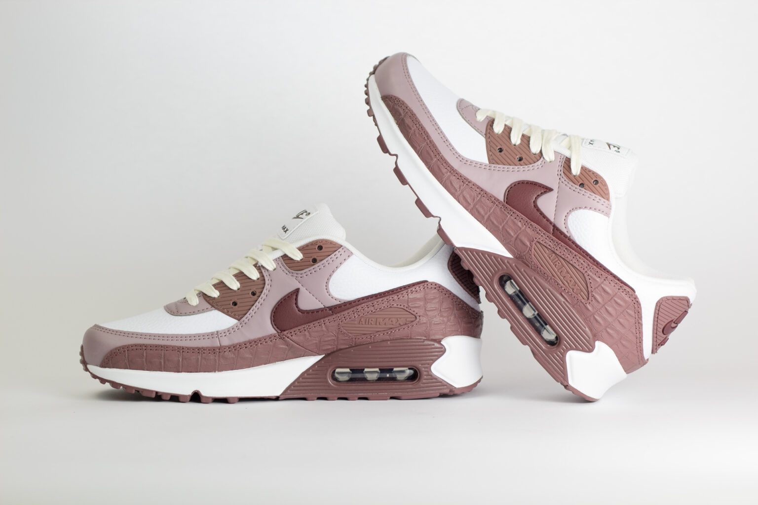 Nike Air Max 90 Tattoo Light Violet Ore Croc (W) – Roze/Wit – Heren/Dames/Uniseks Sneakers – Leer - IM3110-500 – zijkant