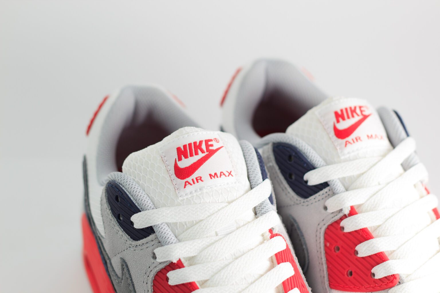 Nike Air Max 90 USA (2025) – Wit/Rood/Blauw – Heren/Dames/Uniseks Sneakers – Leer/Suede/Mesh - DM0029-117 – bovenkant