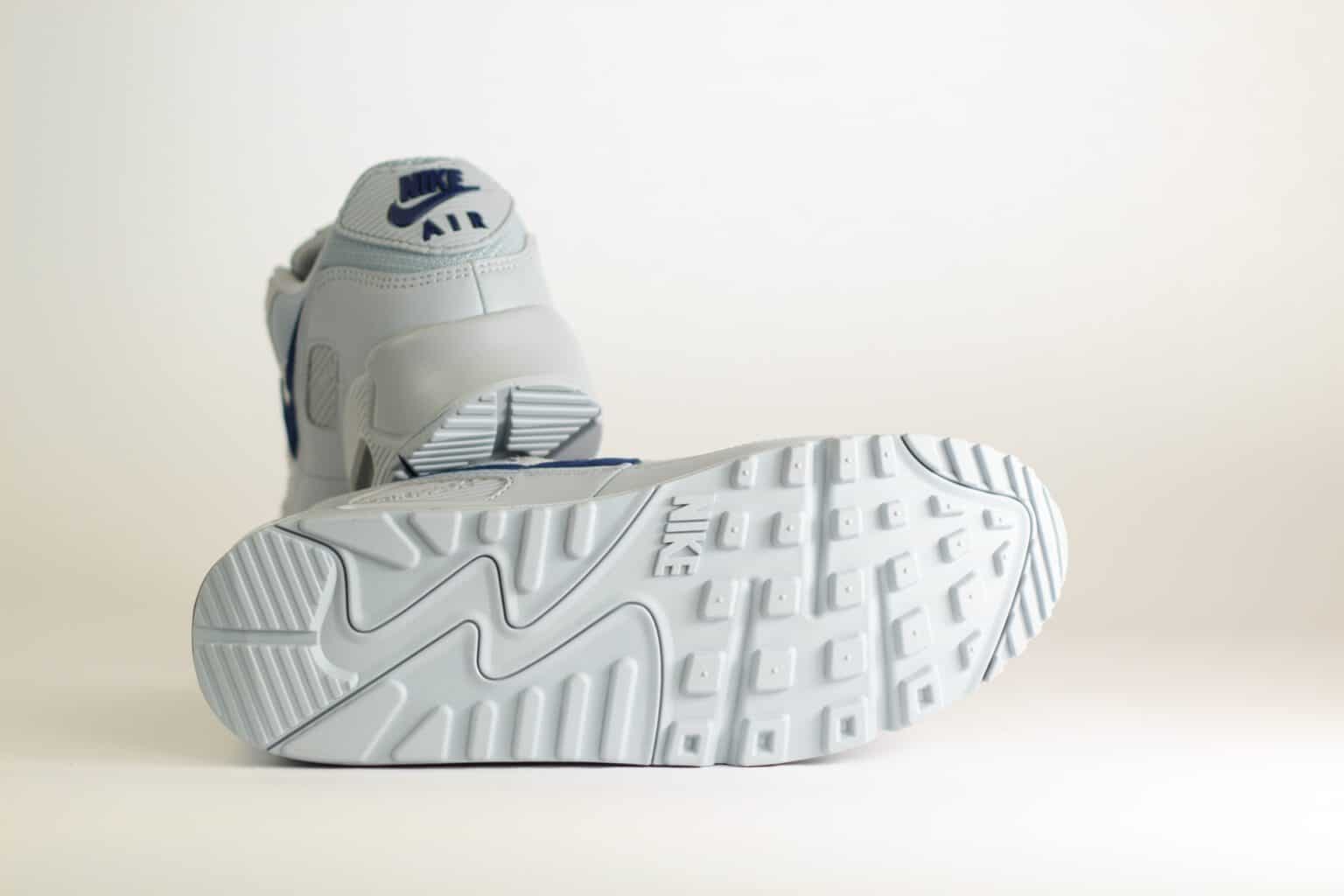 Nike Air Max 90 Wolf Grey Midnight Navy – Grijs/Blauw – Heren/Dames/Uniseks Sneakers – Leer/Suede/Mesh - DM0029-022 – onderkant