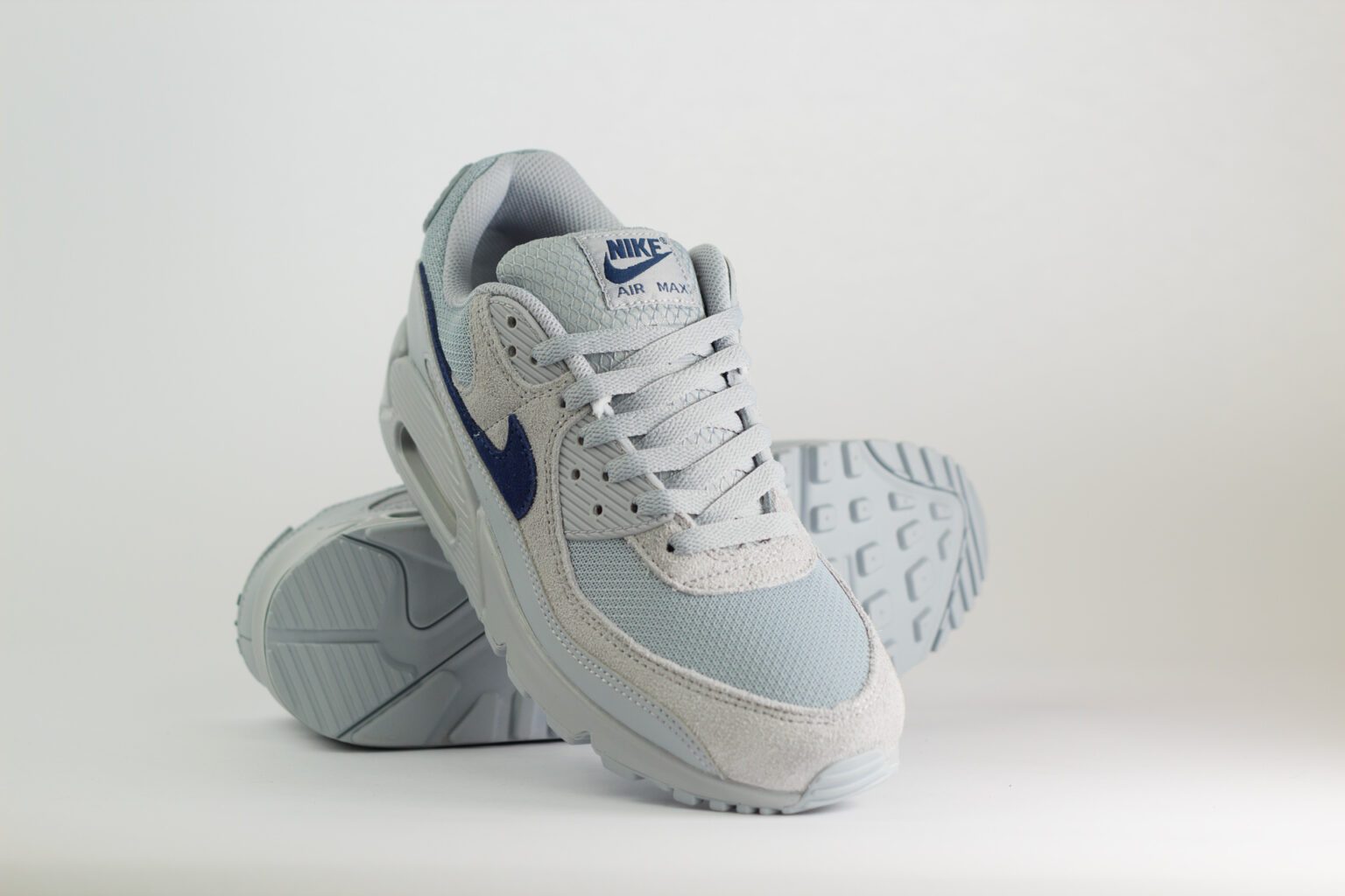 Nike Air Max 90 Wolf Grey Midnight Navy – Grijs/Blauw – Heren/Dames/Uniseks Sneakers – Leer/Suede/Mesh - DM0029-022 – voorkant