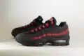Nike Air Max 95 OG Big Bubble Black Crimson Grey – Zwart/Rood – Heren/Dames/Uniseks Sneakers – Vilt/Mesh – HM4740-008 – zijkant
