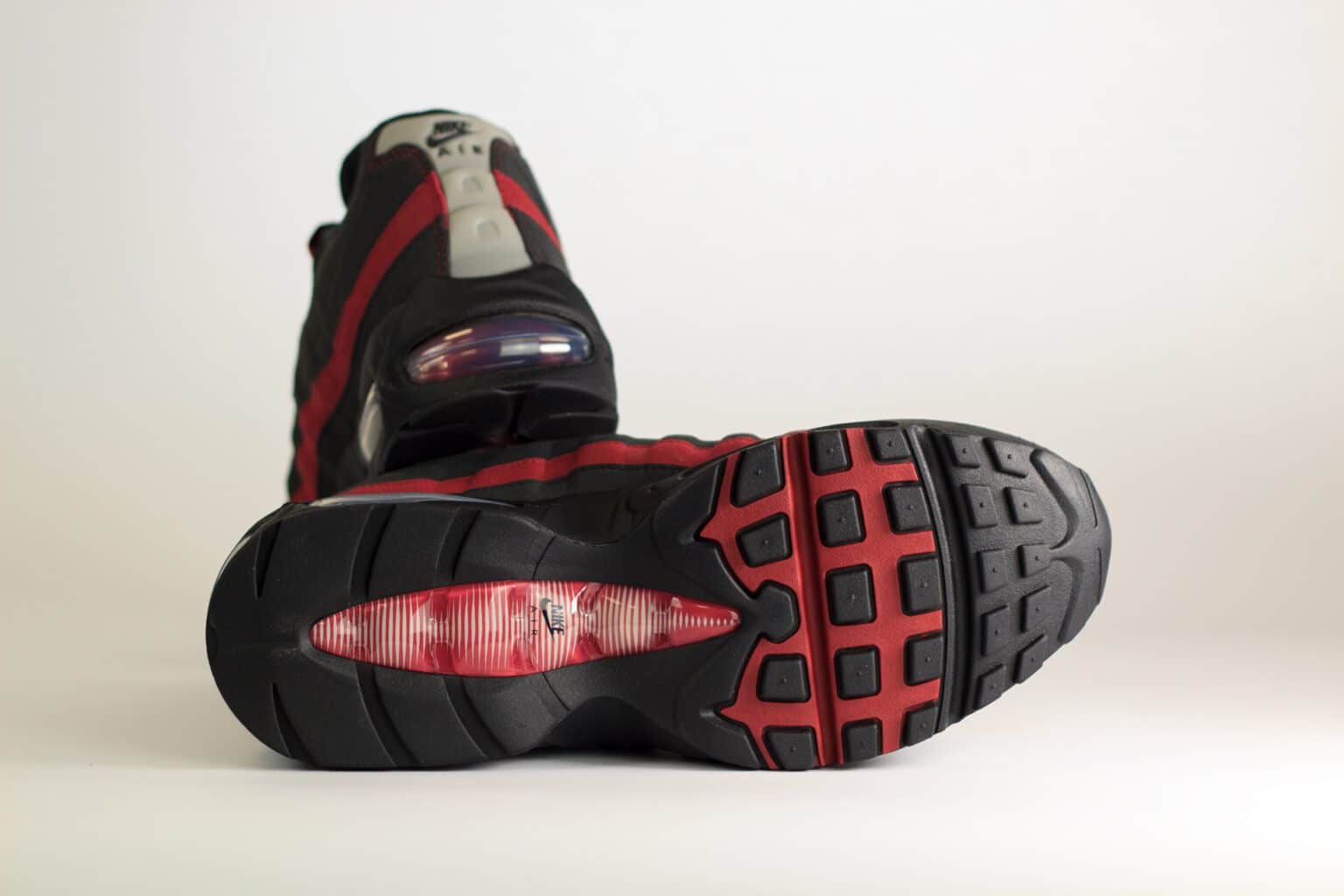 Nike Air Max 95 OG Big Bubble Black Crimson Grey – Zwart/Rood – Heren/Dames/Uniseks Sneakers – Vilt/Mesh – HM4740-008 – onderkant