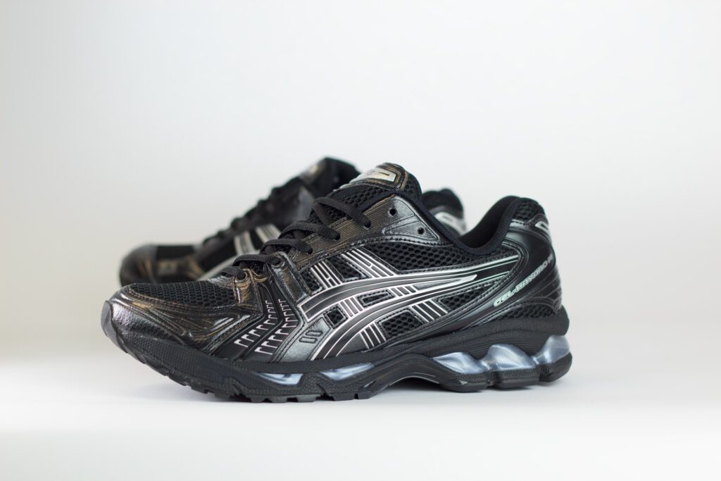 ASCIS Gel-Kayano 14 Black Pure Silver – Zilver/Zwart – Heren/Dames/Uniseks Sneakers – Leer/Mesh – 1201A019-006 – Zijkant