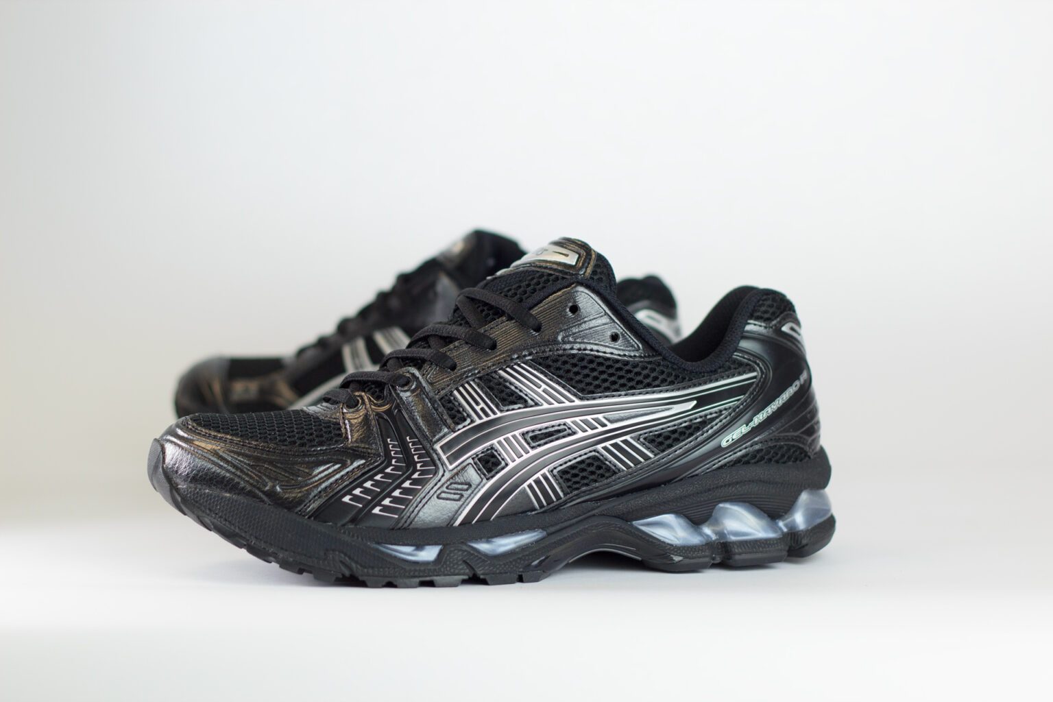 ASCIS Gel-Kayano 14 Black Pure Silver – Zilver/Zwart – Heren/Dames/Uniseks Sneakers – Leer/Mesh – 1201A019-006 – Zijkant
