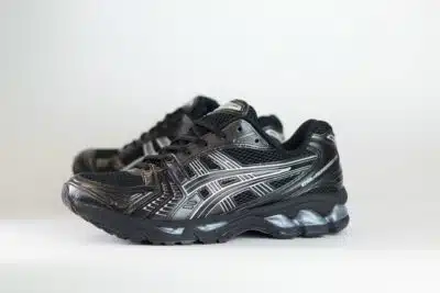 ASCIS Gel-Kayano 14 Black Pure Silver – Zilver/Zwart – Heren/Dames/Uniseks Sneakers – Leer/Mesh – 1201A019-006 – Zijkant