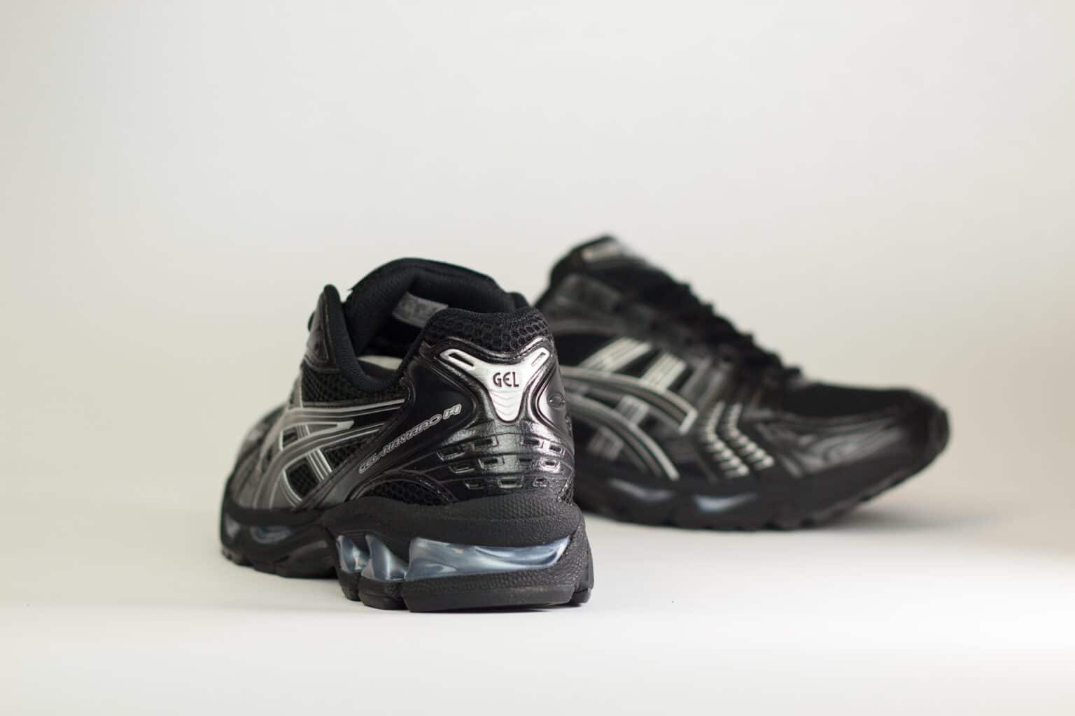ASCIS Gel-Kayano 14 Black Pure Silver – Zilver/Zwart – Heren/Dames/Uniseks Sneakers – Leer/Mesh – 1201A019-006 – Achterkant