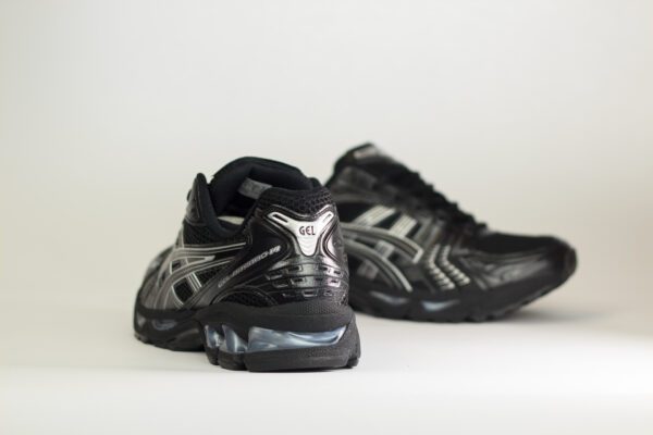 ASCIS Gel-Kayano 14 Black Pure Silver – Zilver/Zwart – Heren/Dames/Uniseks Sneakers – Leer/Mesh – 1201A019-006 – Achterkant