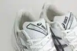 ASICS Gel-1130 White Pure Silver – Zilver/Wit – Heren/Dames/Uniseks Sneakers – Leer/Mesh – 1201B020-100 – Bovenkant