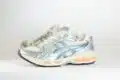 ASICS Gel-Kayano 14 Birch Pure Silver Teal Gold – Beige/Zilver/Blauw – Heren/Dames/Uniseks Sneakers – Leer/Mesh – 1203A537-109 – Zijkant