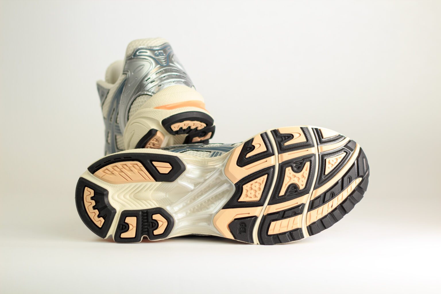 ASICS Gel-Kayano 14 Birch Pure Silver Teal Gold – Beige/Zilver/Blauw – Heren/Dames/Uniseks Sneakers – Leer/Mesh – 1203A537-109 – Onderkant