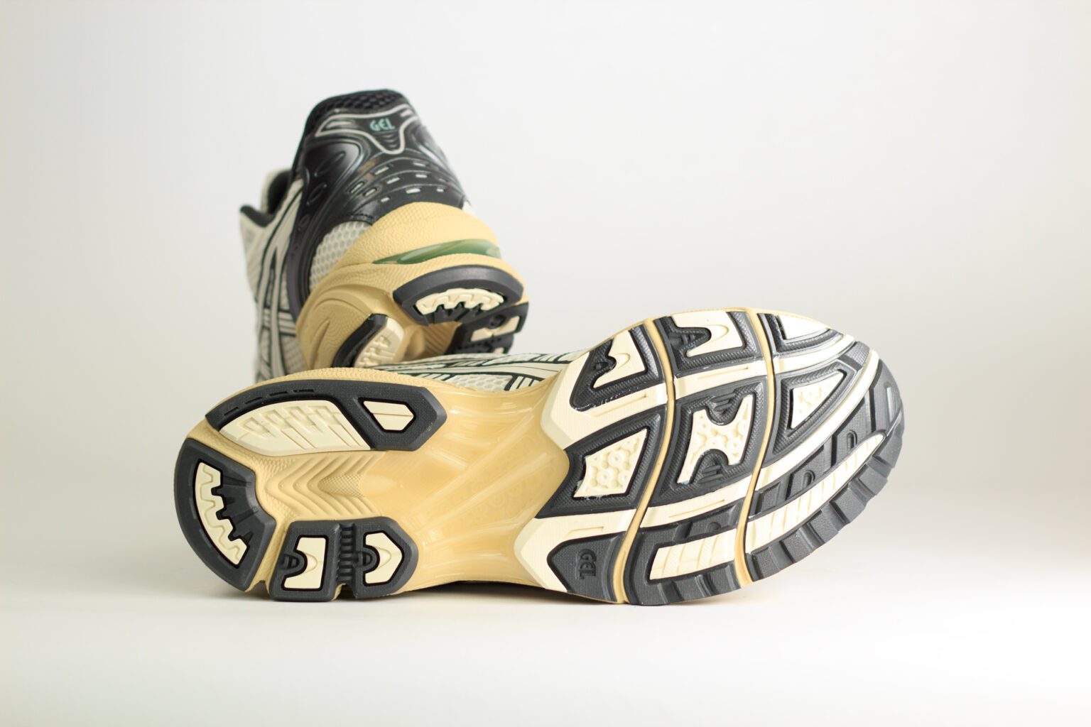 ASICS Gel-Kayano 14 Cream Obsidian Grey – Beige/Grijs – Heren/Dames/Uniseks Sneakers – Leer/Mesh – 1203A537-113 – Onderkant