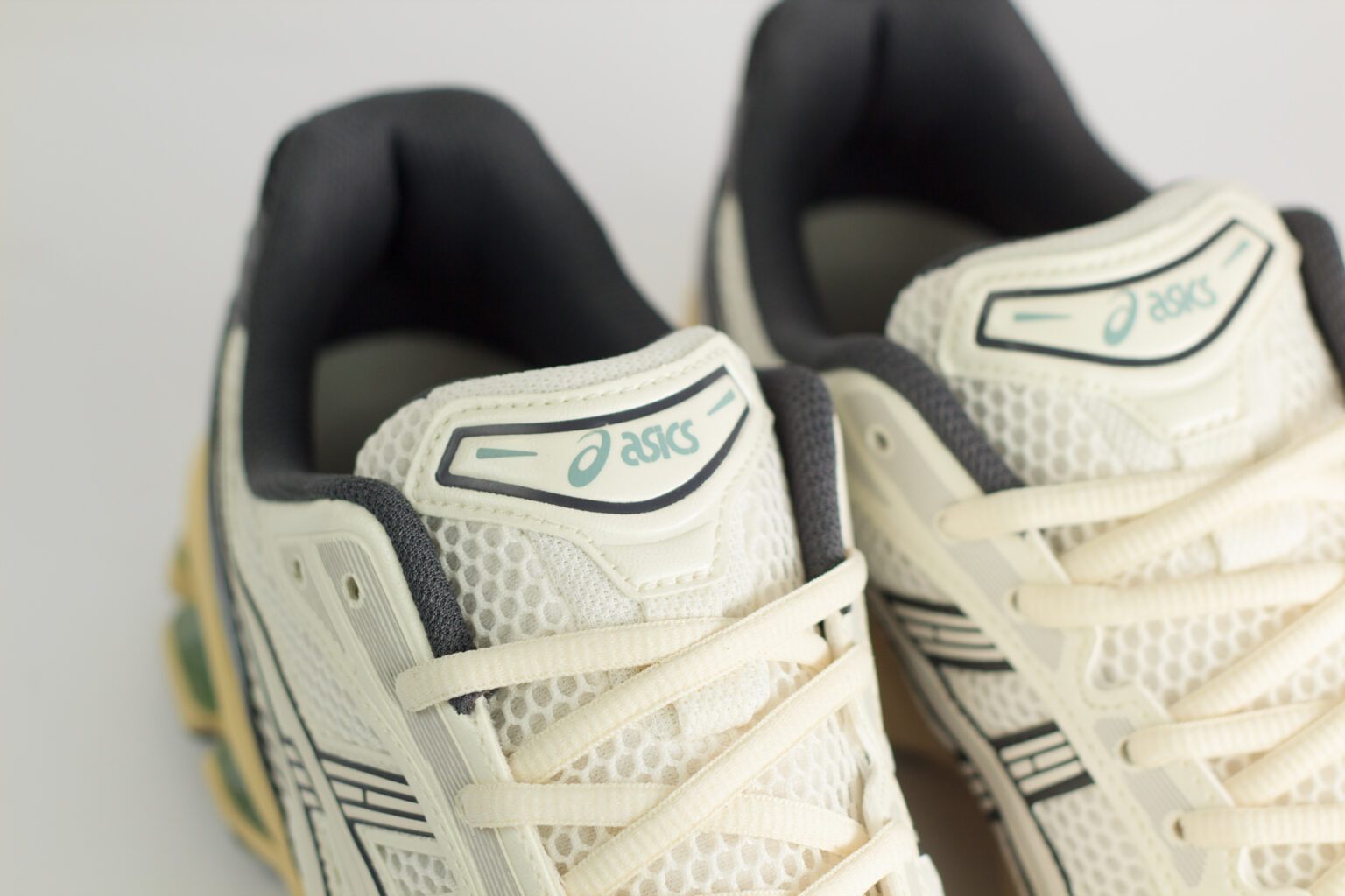 ASICS Gel-Kayano 14 Cream Obsidian Grey – Beige/Grijs – Heren/Dames/Uniseks Sneakers – Leer/Mesh – 1203A537-113 – Bovenkant