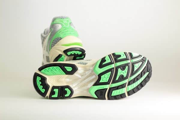 ASICS Gel-Kayano 14 Silver Lime – Beige/Zilver/Groen – Heren/Dames/Uniseks Sneakers – Leer/Mesh – 1203A740-102 – Onderkant