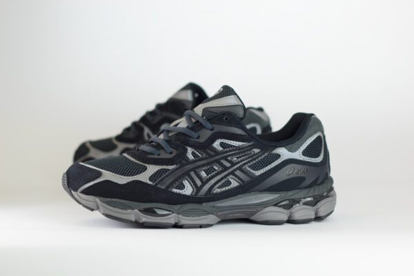 ASICS Gel-NYC Graphite Grey Black – Zilver/Zwart – Heren/Dames/Uniseks Sneakers – Suede/Mesh – 1201A789-020 – Zijkant