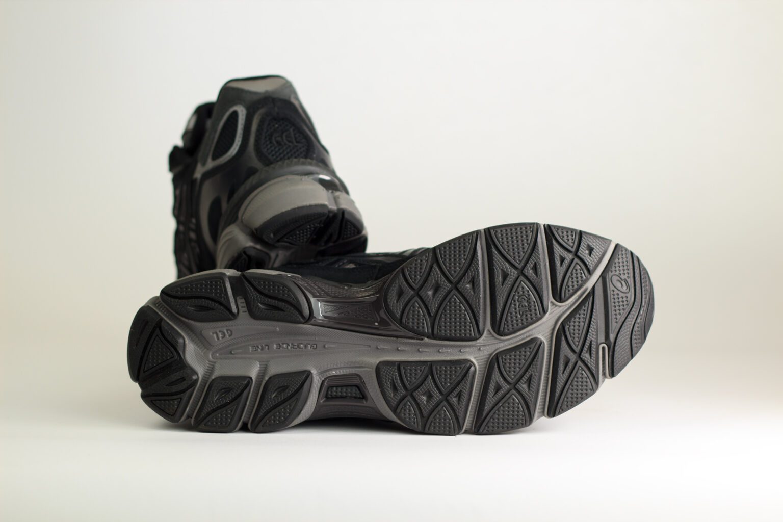 ASICS Gel-NYC Graphite Grey Black – Zilver/Zwart – Heren/Dames/Uniseks Sneakers – Suede/Mesh – 1201A789-020 – Onderkant