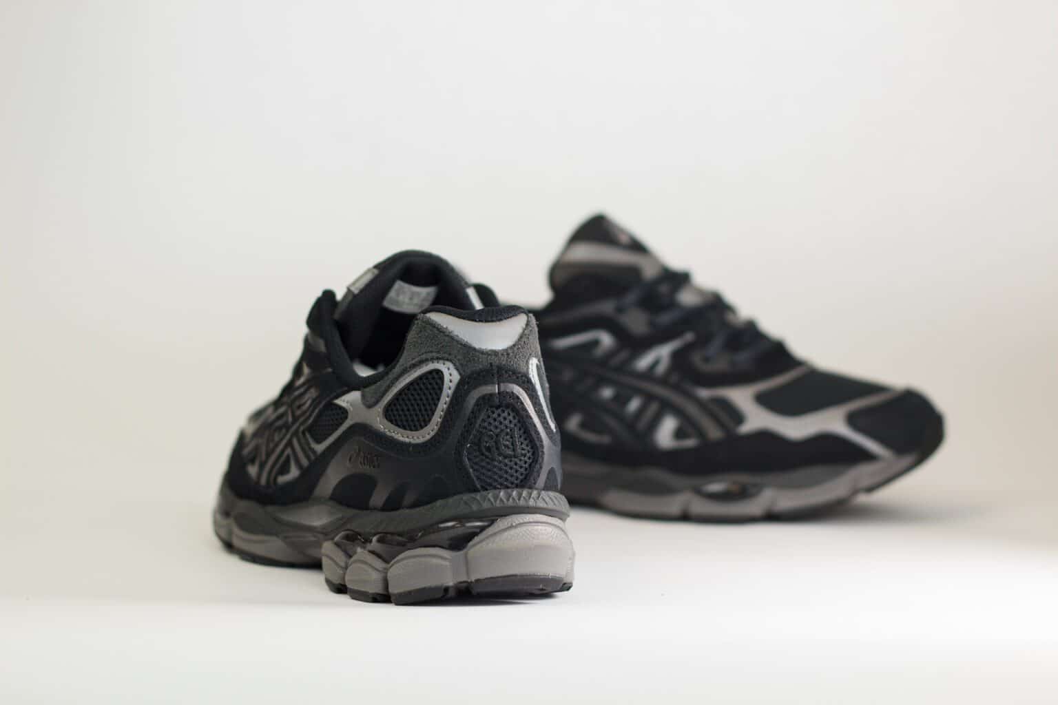 ASICS Gel-NYC Graphite Grey Black – Zilver/Zwart – Heren/Dames/Uniseks Sneakers – Suede/Mesh – 1201A789-020 – Achterkant