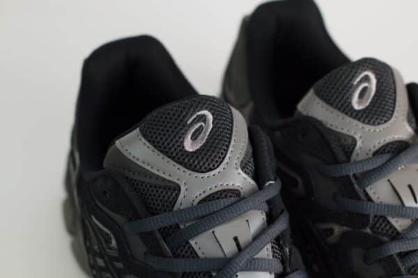 ASICS Gel-NYC Graphite Grey Black – Zilver/Zwart – Heren/Dames/Uniseks Sneakers – Suede/Mesh – 1201A789-020 – Bovenkant