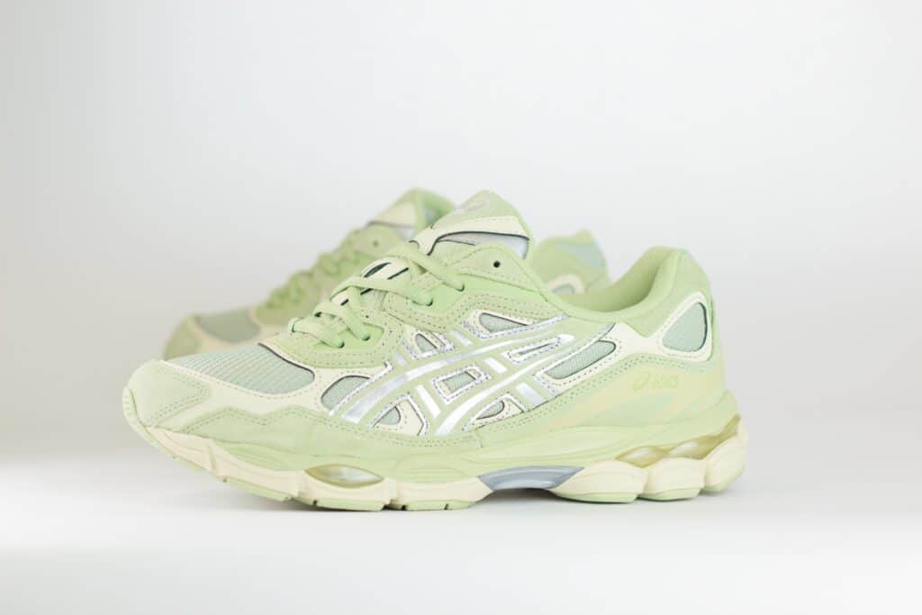 ASICS Gel-NYC Sage Frost Pure Silver – Groen – Heren/Dames/Uniseks Sneakers – Suede/Mesh – 1203A739-301 – Zijkant