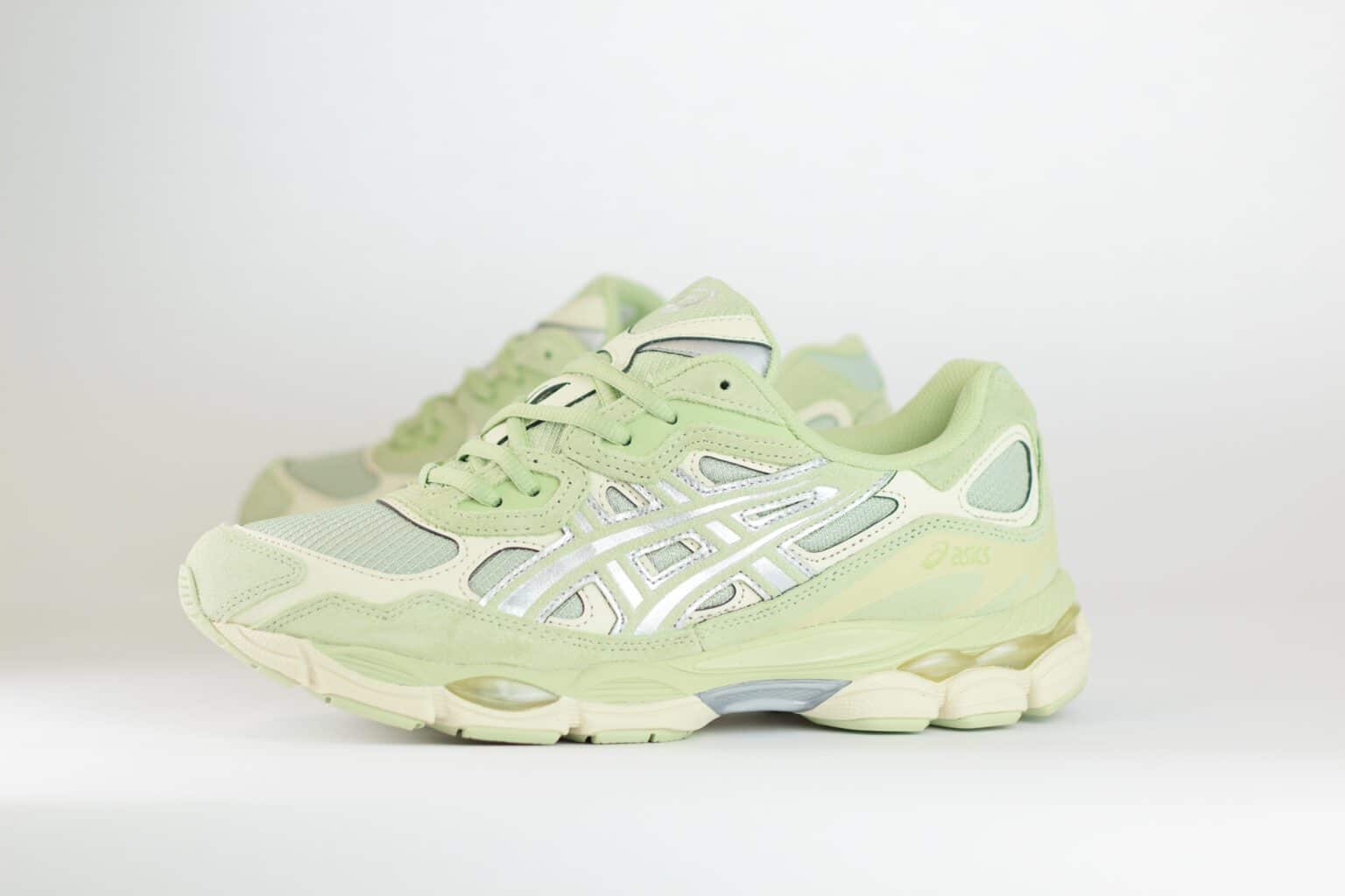 ASICS Gel-NYC Sage Frost Pure Silver – Groen – Heren/Dames/Uniseks Sneakers – Suede/Mesh – 1203A739-301 – Zijkant