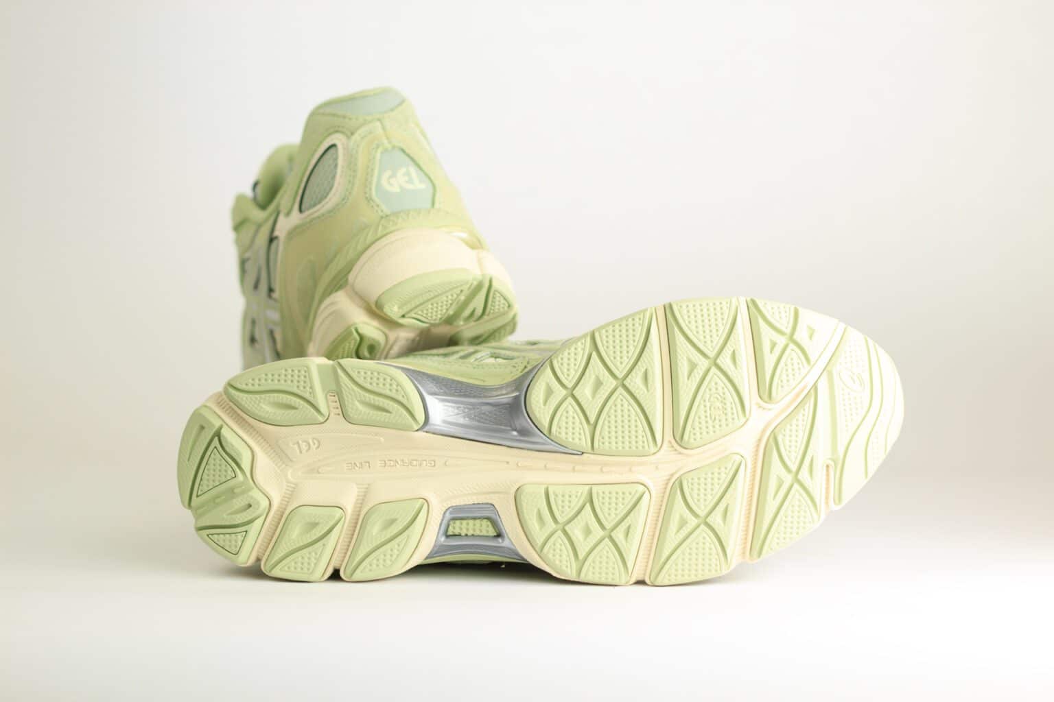 ASICS Gel-NYC Sage Frost Pure Silver – Groen – Heren/Dames/Uniseks Sneakers – Suede/Mesh – 1203A739-301 – Onderkant