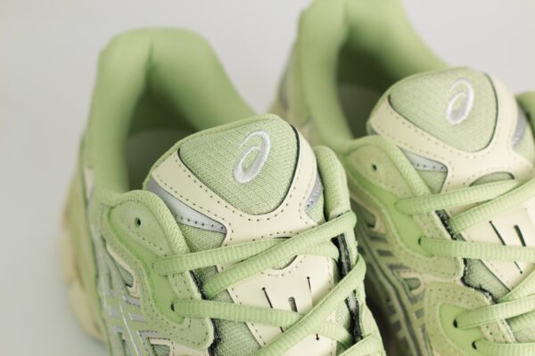 ASICS Gel-NYC Sage Frost Pure Silver – Groen – Heren/Dames/Uniseks Sneakers – Suede/Mesh – 1203A739-301 – Bovenkant