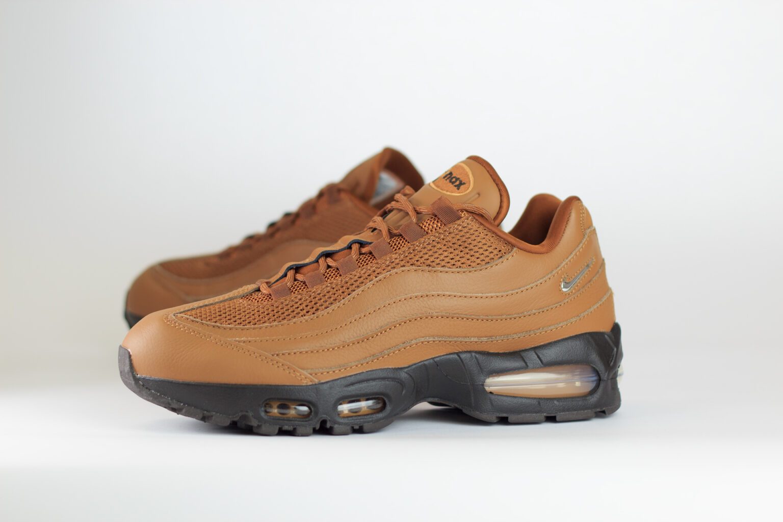 Nike Air Max 95 Big Bubble British Tan Jewel (W) – Bruin/Zwart – Heren/Dames/Uniseks Sneakers – Leer/Mesh – IH1413-200 – Zijkant