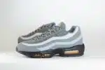 Nike Air Max 95 Cool Grey Sundial – Grijs/Zwart – Heren/Dames/Uniseks Sneakers – Leer/Mesh – HV6062-002 – Zijkant